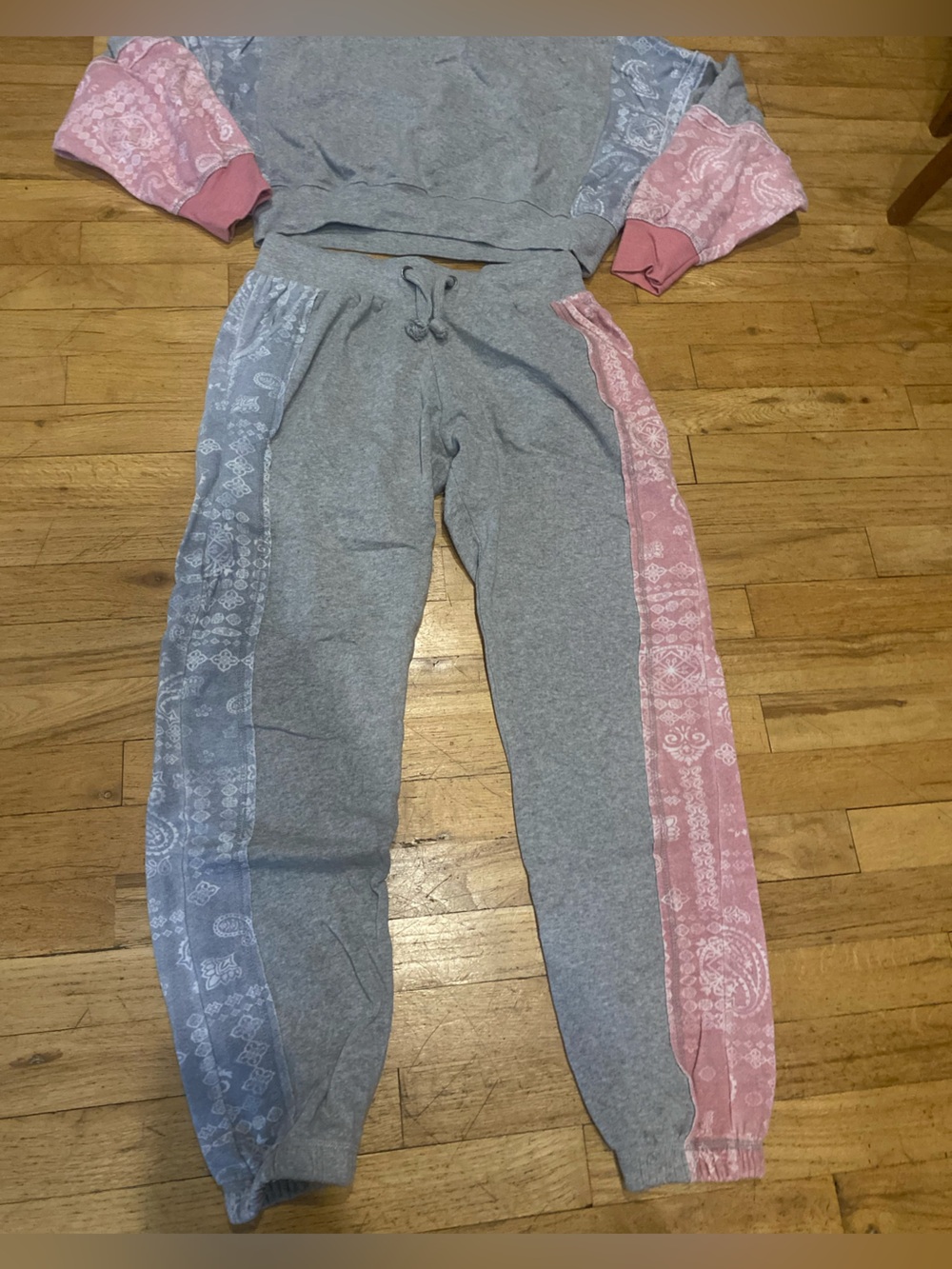 Vintage Havana sweat suit. Pretty. Size medium.